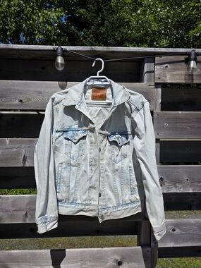 Levi's Light Wash Jean Jacket | Size Small | Like New